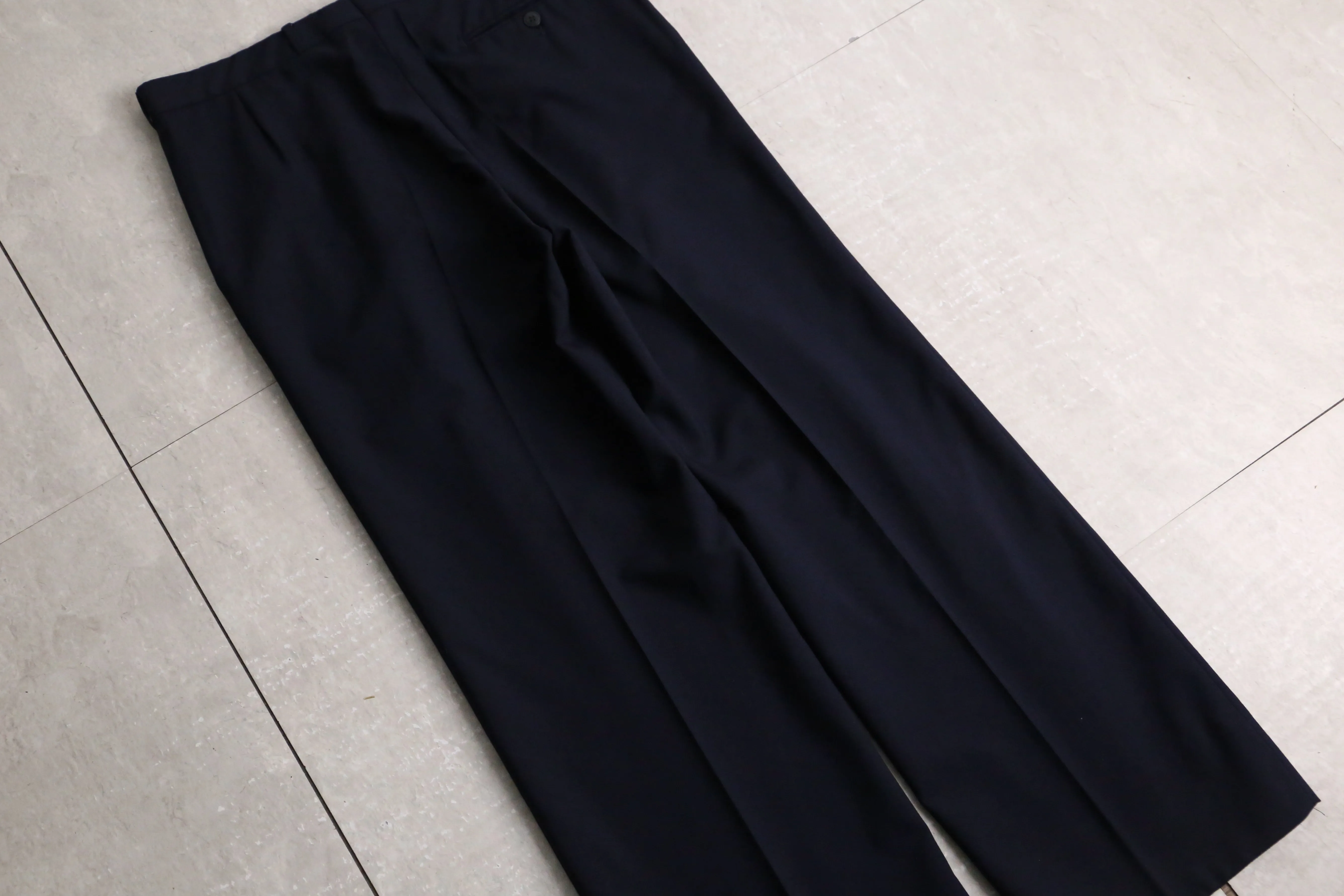 “Yves Saint Laurent” navy straight slacks