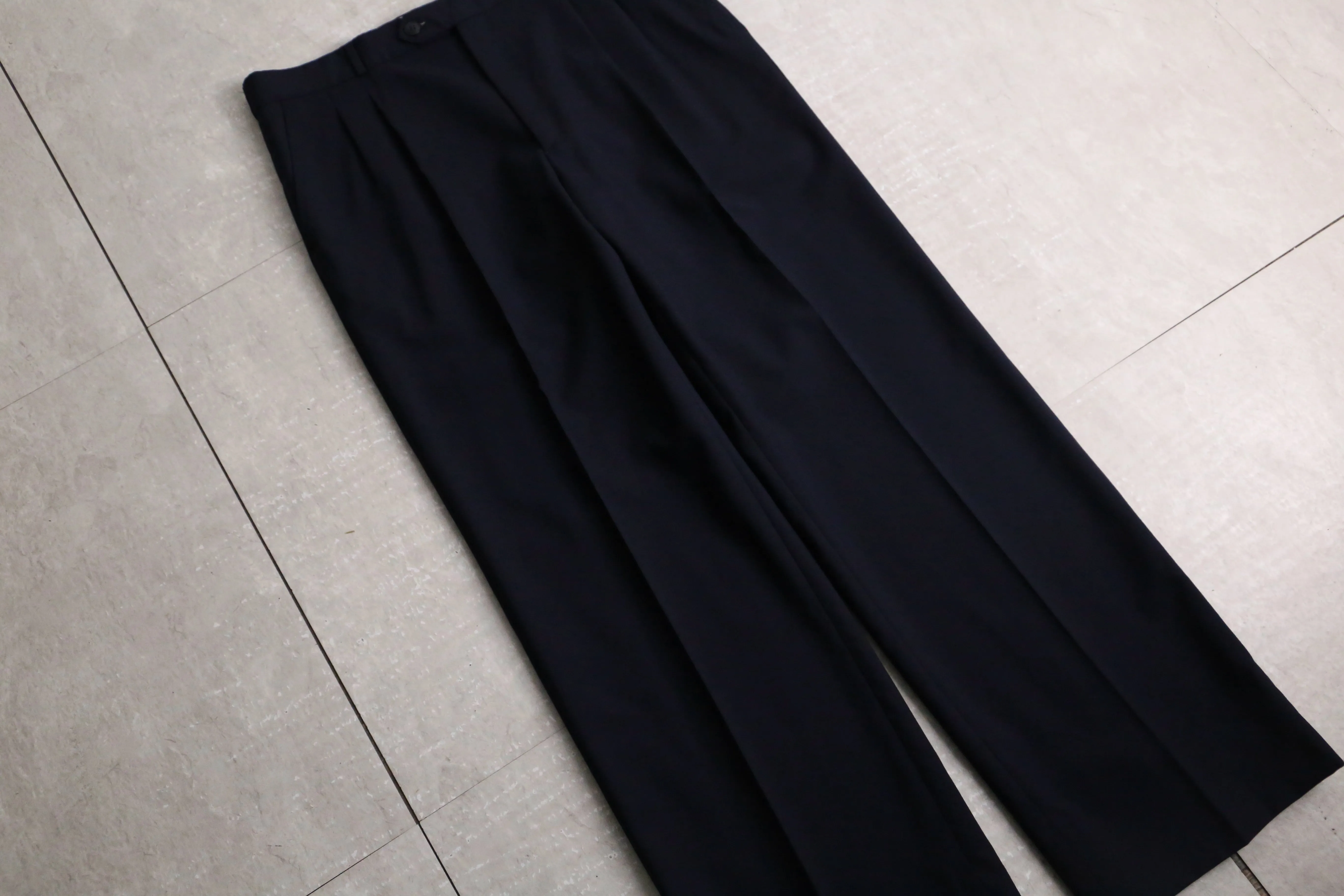 “Yves Saint Laurent” navy straight slacks